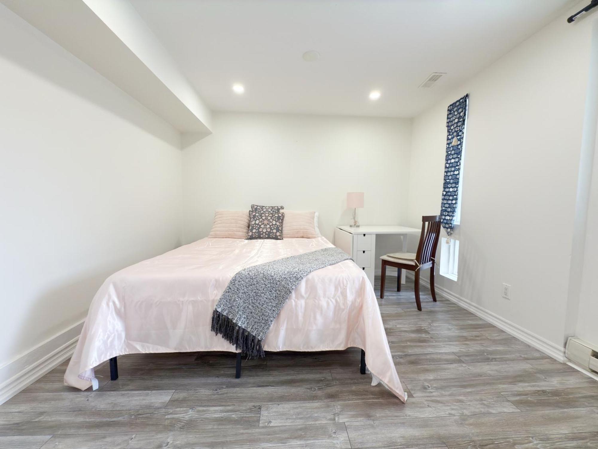 Cozy Room With Private Bath Near Don Mills Subway Toronto Exterior photo